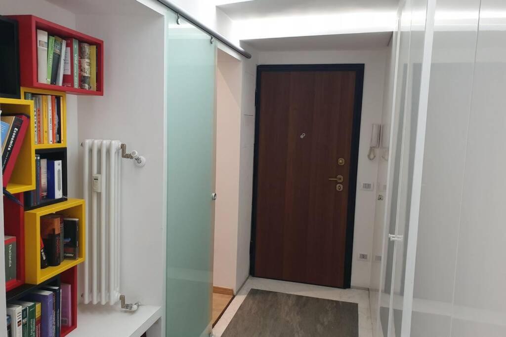 Your Lovely Home, Porta Venezia-1 Queen Bed, 3 Single Beds, 1 Sofa Bed- Apartamento Milán