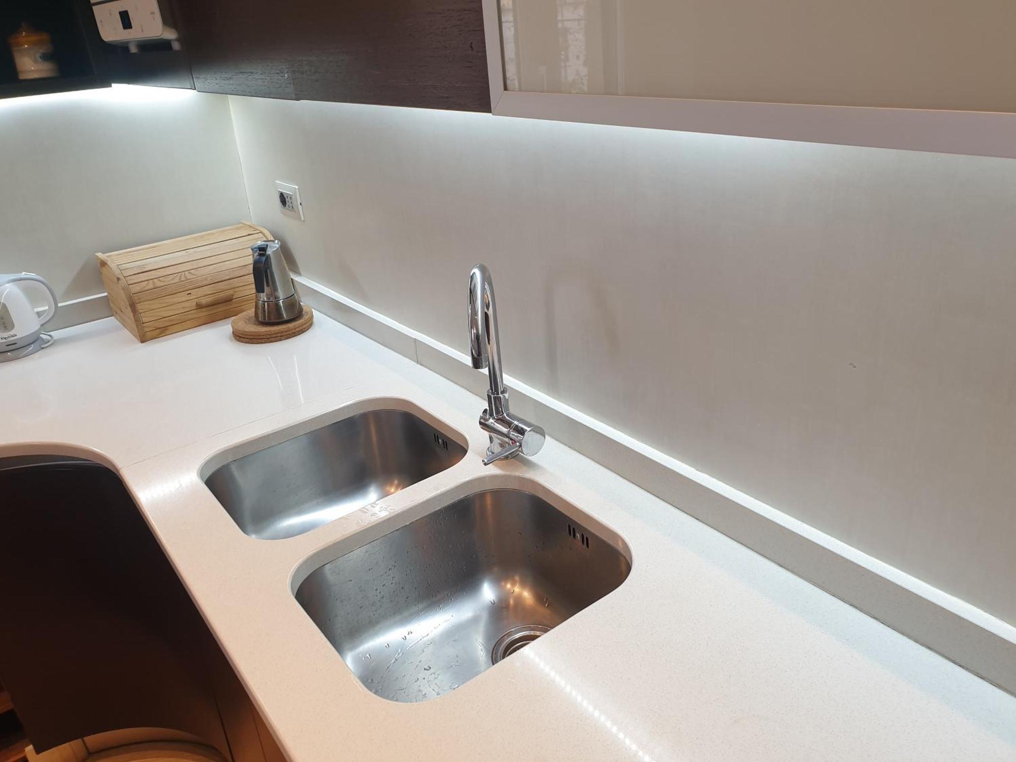 Your Lovely Home, Porta Venezia-1 Queen Bed, 3 Single Beds, 1 Sofa Bed- Apartamento Milán